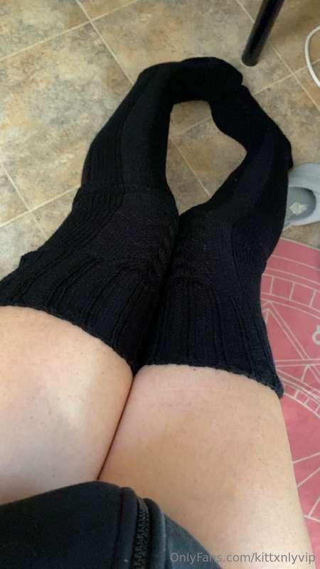 I got new cute thigh highs so i wanted to show u 🥺
