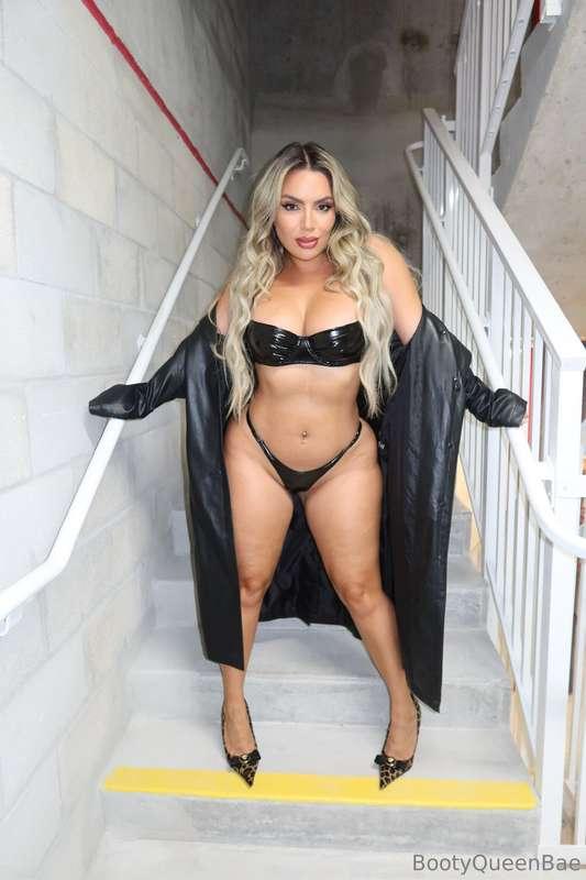WYD if you caught me filming content in the stairwell? 🙈 Par..