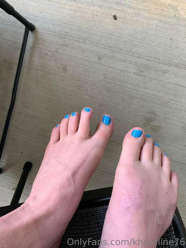 My toes and soles desire your love and cum right now!