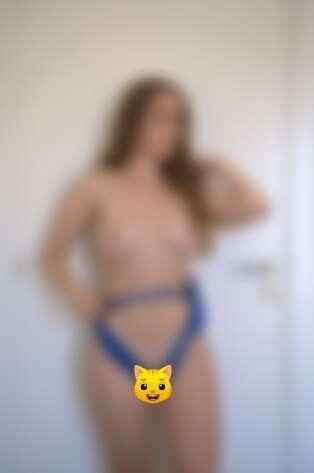 Do you like my thong?😺 It has a special entrance😉 