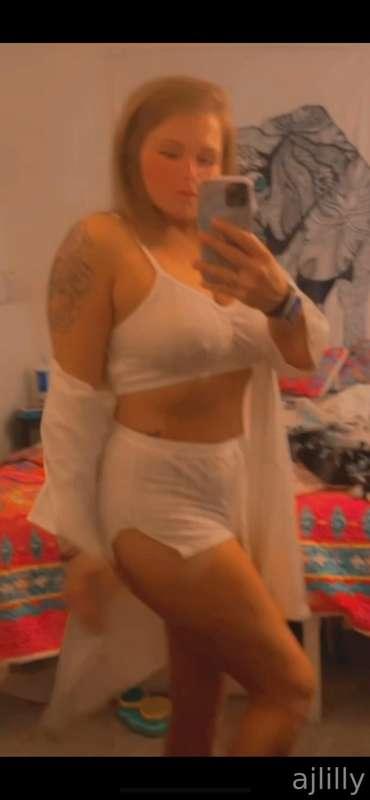 Hi boys 💋♥️🥵💦 Who wants to play with me?! I’d love to send y..