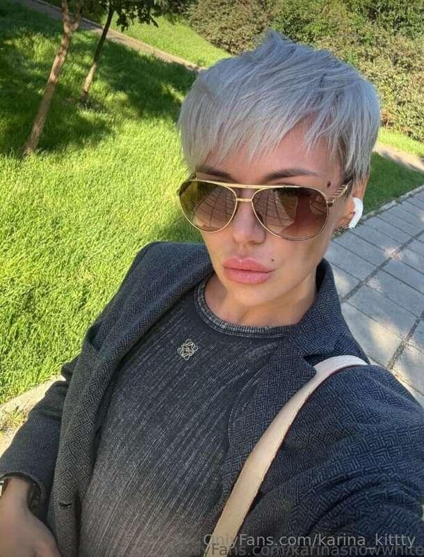 Hi! My friend @karinasnowwhite created her onlyfans today 🥰S..