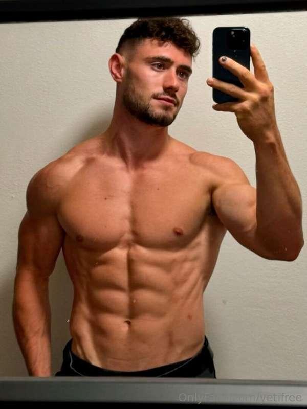 If you are in to stunningly handsome and athletic American c..