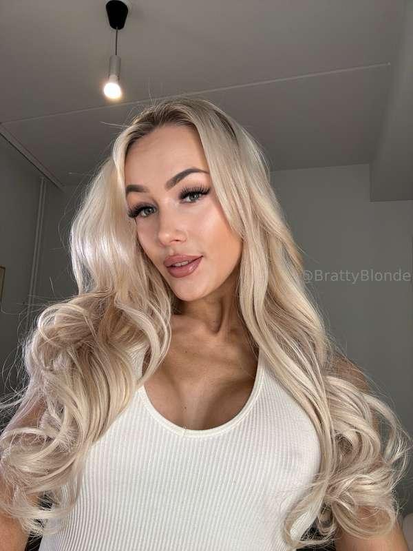 brattyblondefee image #0