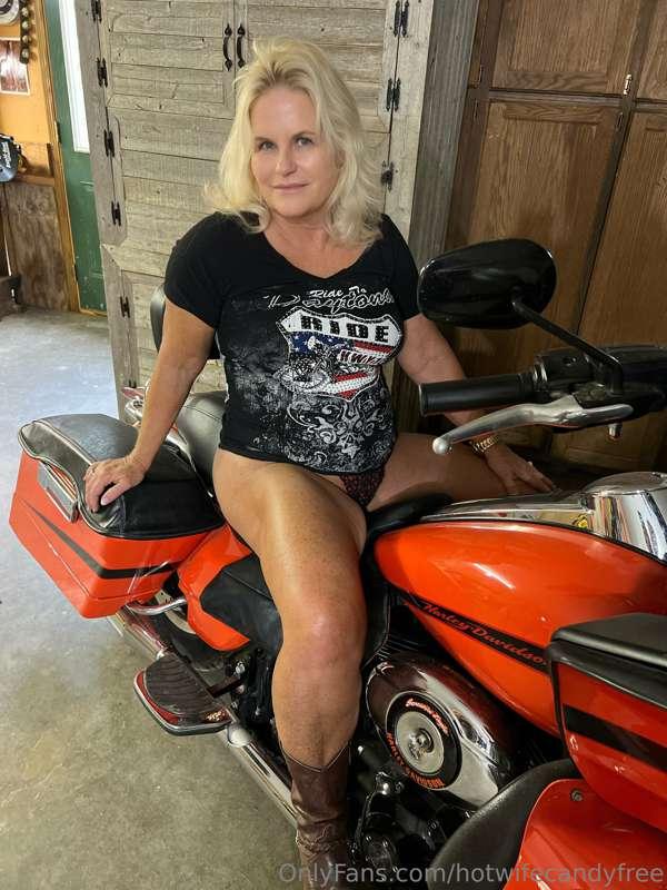 I am taking all my fans for a ride! Let’s go!💋💋💋Candy