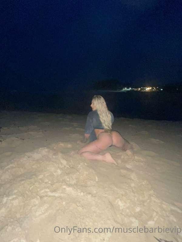 Who doesn't love ***naughty outdoor*** activities? 🥵