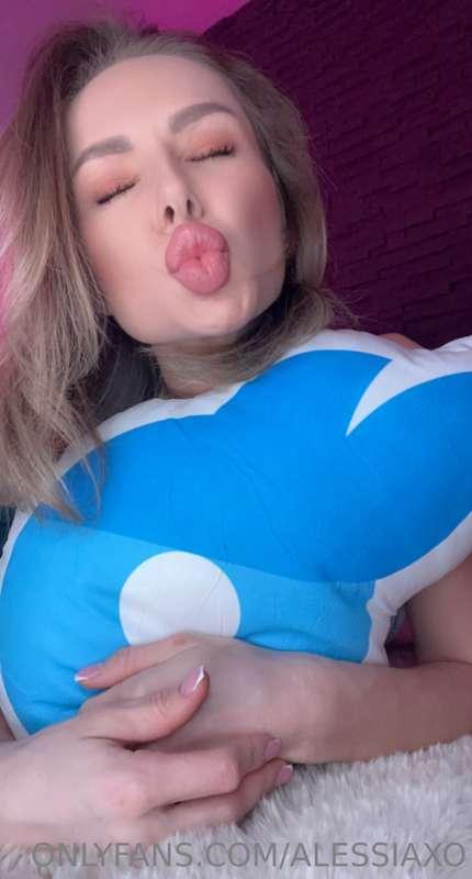 kiss me everywhere 💋