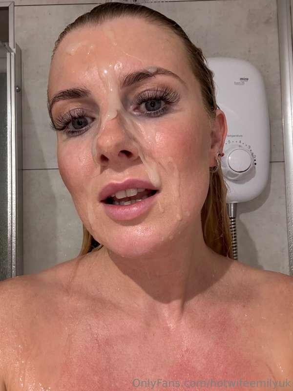 hotwifeemilyuk image #0