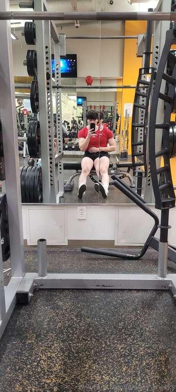 Shiny smooth legs 😇