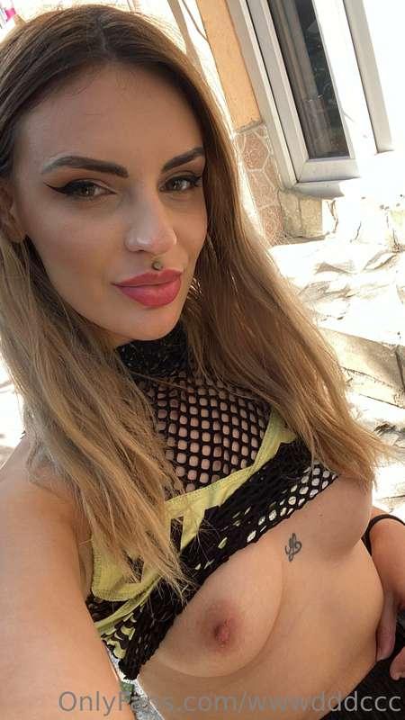 Un selfie pe loc cu țațele pe afara 😘