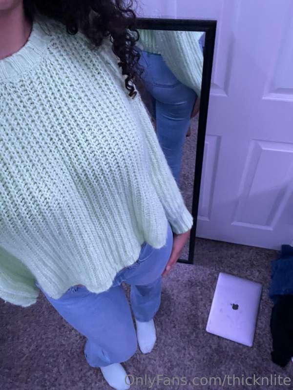 Went out yesterday, do you like my fit? 😘