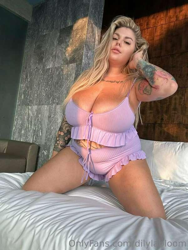 Do you like this colour on me babe??