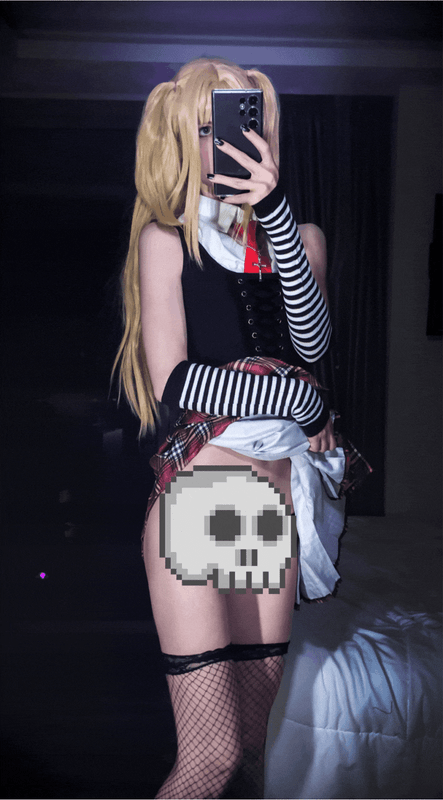 the continuation of Misa cosplay! I'm happy you like it:3

something happened to me today and I don't know what it is. My mood doesn't seem to be bad but I feel very bad. I have a hell of a headache and a feeling of heaviness in my body and darkness in my eyes. I try not to strain myself