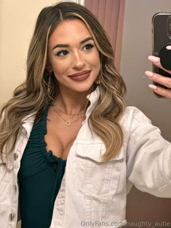 A pretty face to start your day 💋