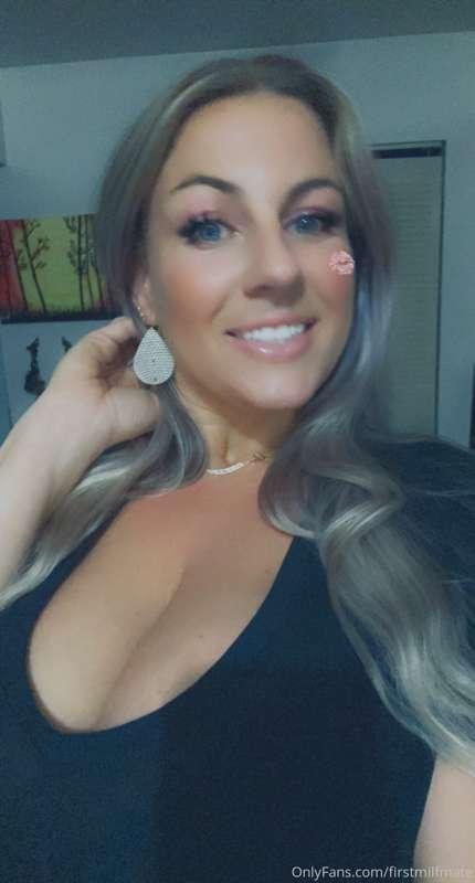 Milfy Monday! Hope you are feeling well and sending my love ..