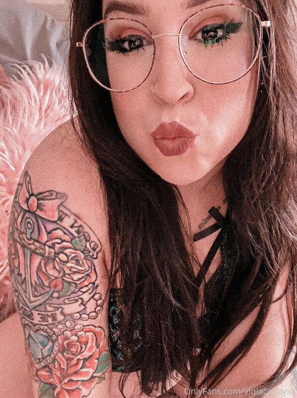 rose are red ✨ violets are blue ✨ what do you want me to do ..