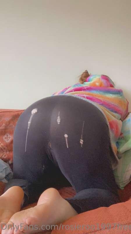 Commando legging pics over on @rosieroo1997 🖤