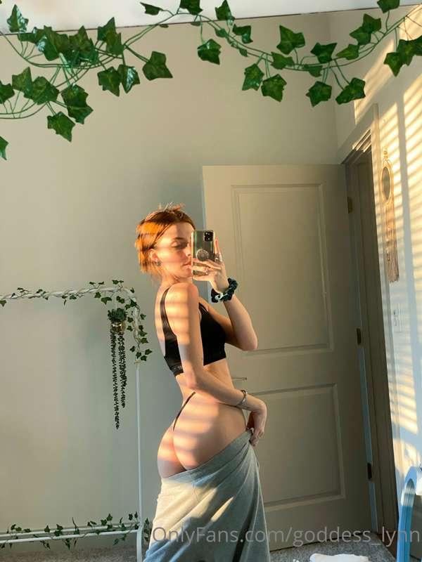 Some more ass for you addicts 🤤 

For those of you who don’t..