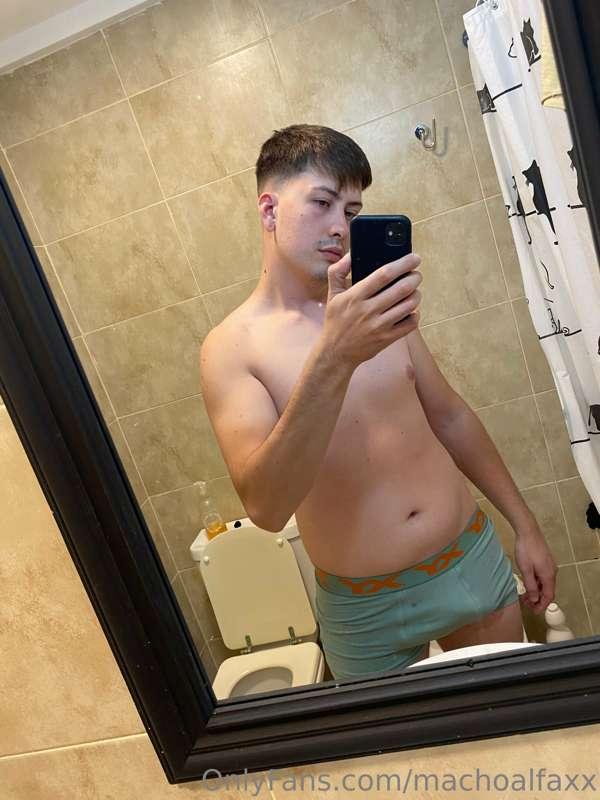 who's on chat? I walk 🍆 hard