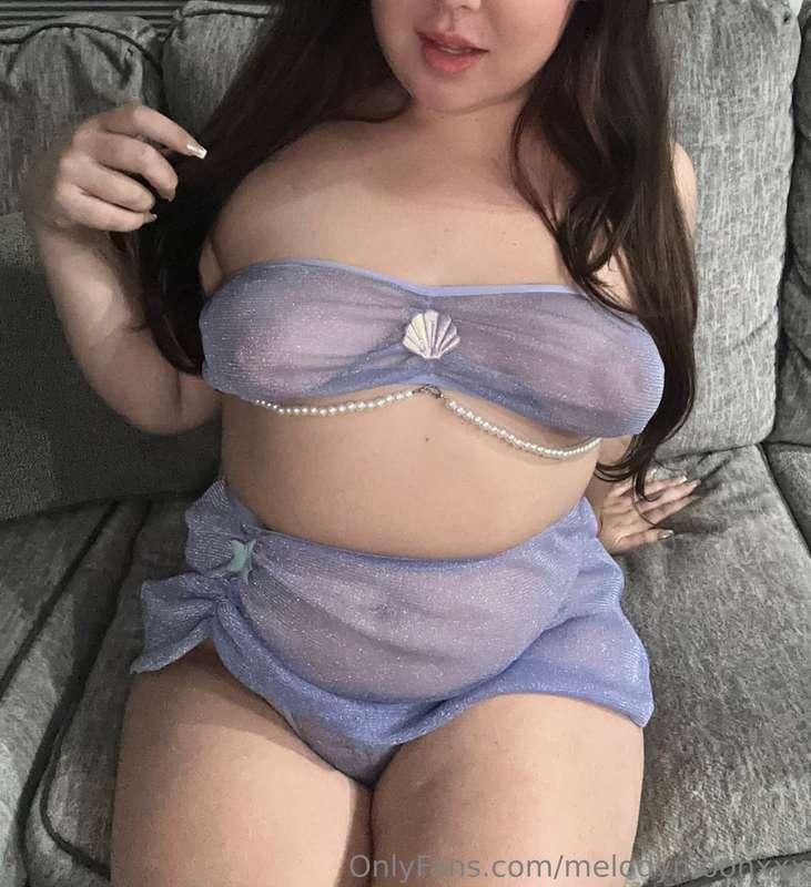 Am I your naughty distraction while you're at work?😏💖