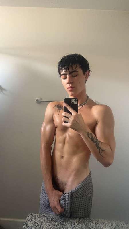 hey all i have another hottie u should sub to... his name is..