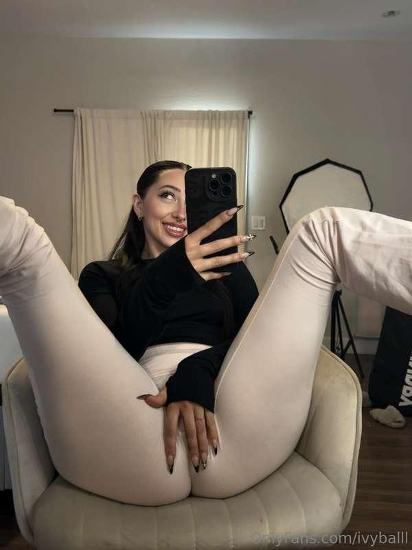 What do you think of this pose? Send me a DM and tell me 😍