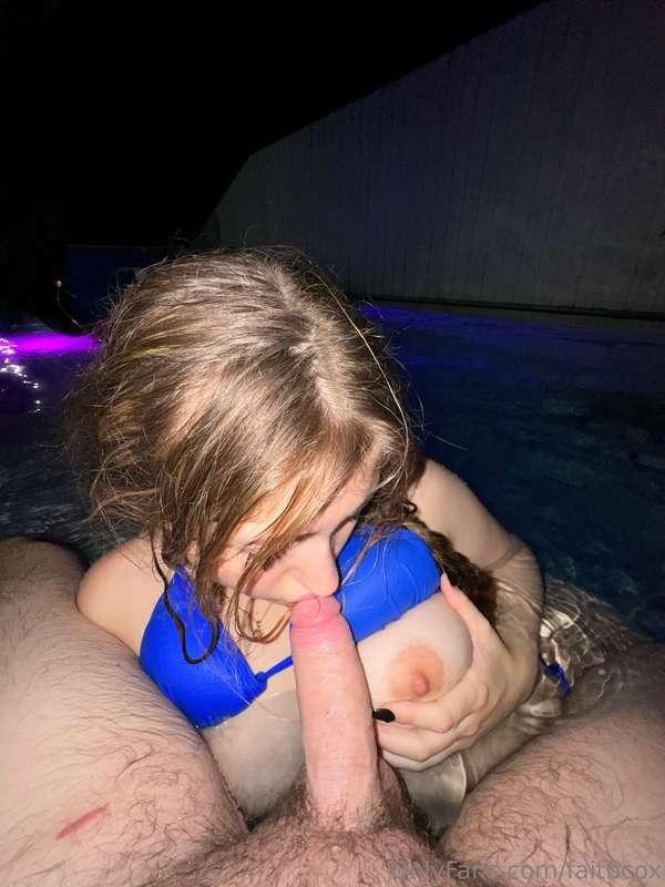 hit the back of my throat 🙈
wanna see it in me? message me💦