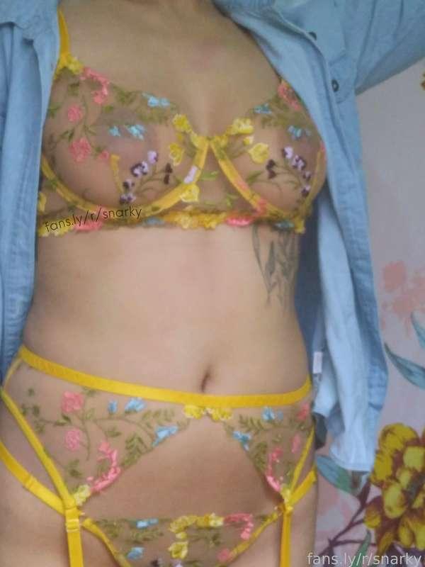 more of the sheer yellow lingerie, plus a little cheek 🍑₊˚♡ .ﾟ⊹ 


(for all sub tiers or purchase! ‧₊♡‧˖ mwah mwah ⊹)

#lingerie #tease #gfe #thirsttrap #lewd #booty #nipples #polaroid #fyp #garters