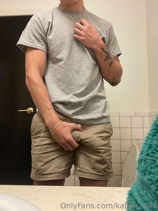 POV: I’m your mover and I show up with a cock like this… wyd..