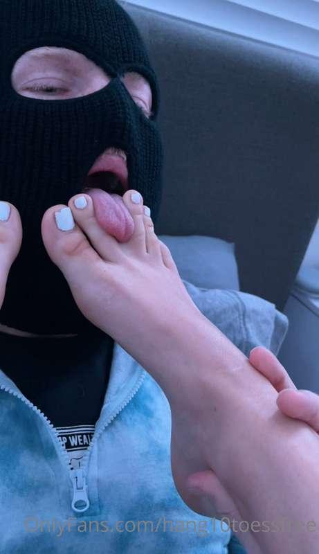 Watch my long white toes and high arches be worshiped and su..