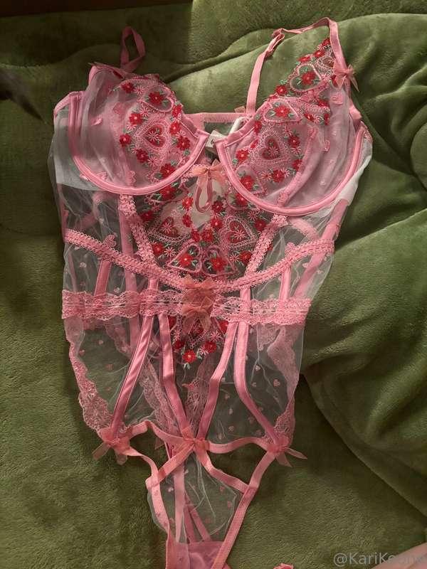 bro even I wanna see me in this cute ass shit. stay tuned.

..