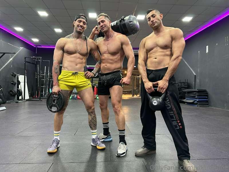 Would you come and train with these three males?🥵