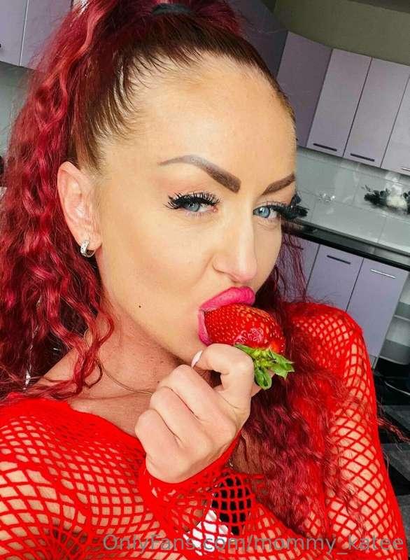 I want to taste not only strawberries, but also yours 🍌!)