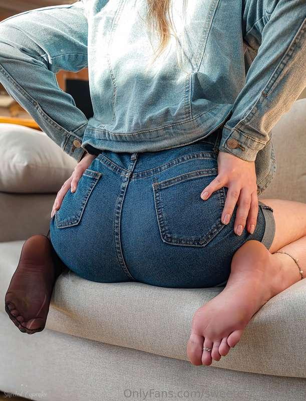 Remembering I have a nice booty AND nice feet instantly cure..