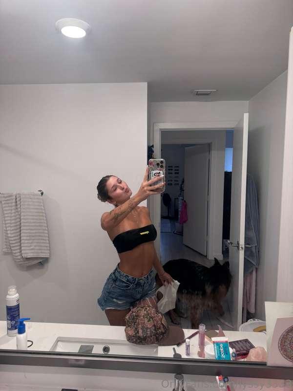 if ur active on here dm me a 💗 and let’s chat 