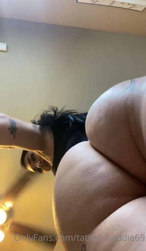 Like this pic ONLY I mean ONLY if you like my ASS
Ill dm eve..