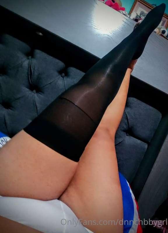 how do they look better? With stockings or without stockings..