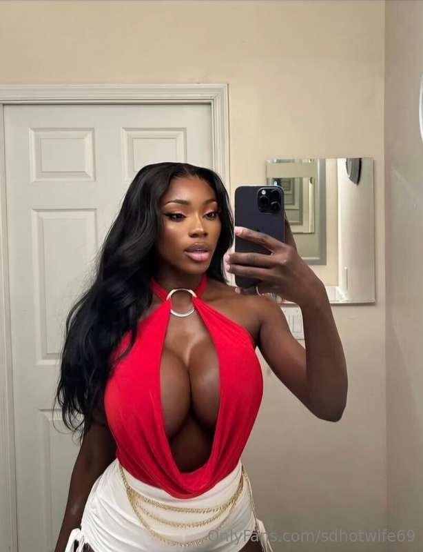Ass or tits? Lauren has BOTH 🤭 You need to see her FREE cont..