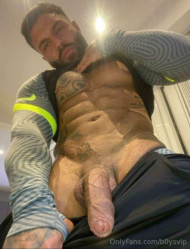 Do you like + 🔞 𝗦𝗲𝗹𝗳𝗶𝗲𝘀? I love them and more if there are o..