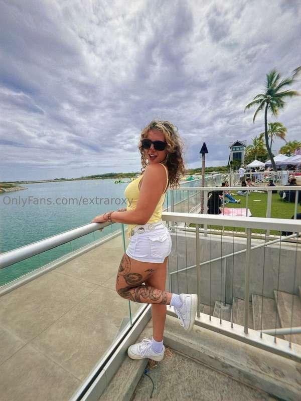 Bet you'd bend me over here🤭