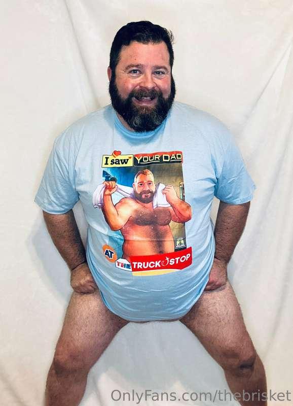 Damn I love a sexy gay ass t-shirt!!!  I’ve cruised my share..