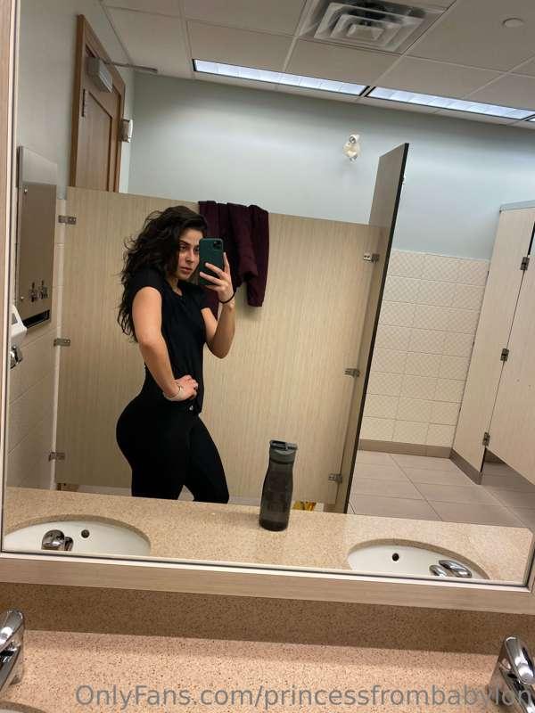 Working hard or hardly working? 🖤