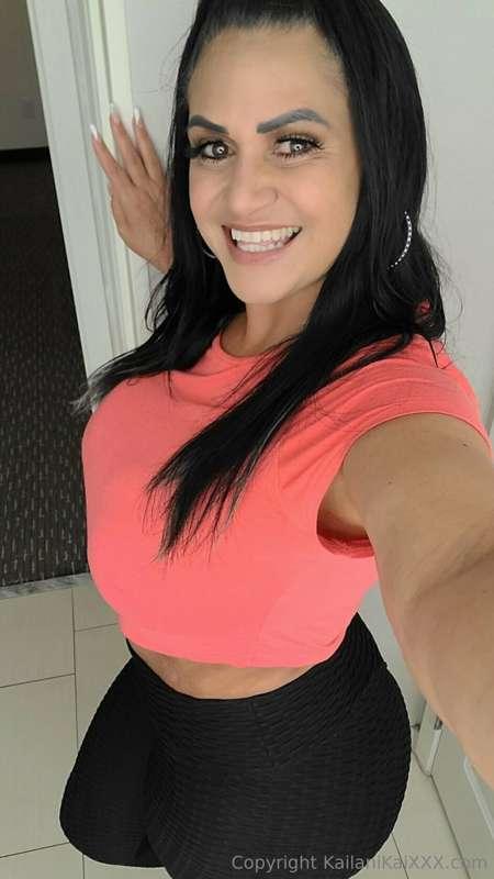 My favorite shorts I like how my butt looks in these 🤪🍑