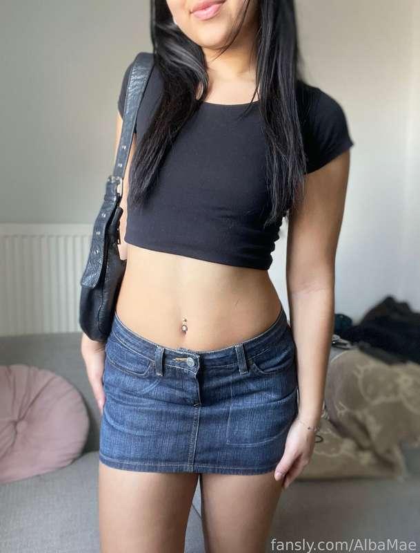 If you saw me around campus would you ask me on a date? 💗 :) 
#teen #young #latina #nude #slim #pussy #landingstrip #smalltits #brunette 