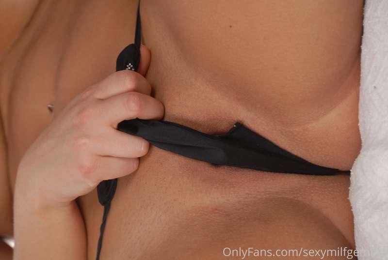 #ThrowbackThursday clean shaved tan pussy pics 😍😜