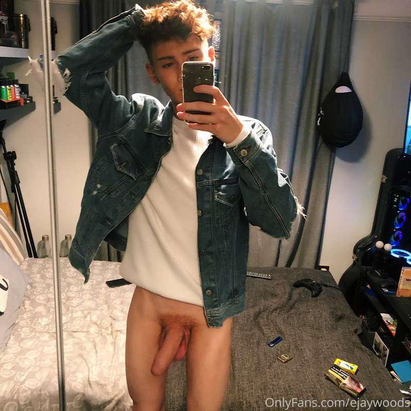 Double denim 🎸 *swipe left for a surprise*

**send a tip for..