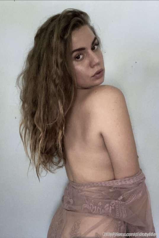 Follow this babe FREE ♥️ No PPV Messages ♥️ Over 700 HOT unl..