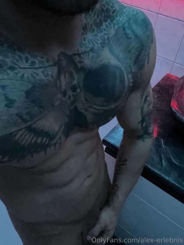 body six pack tatto like 