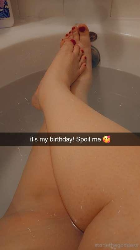 It's my birthday! Spoil me and I'll send u something in ur d..