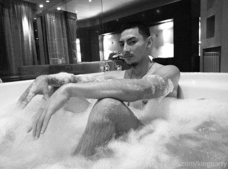 do you wanna see me at the shower baby? 🤤💦